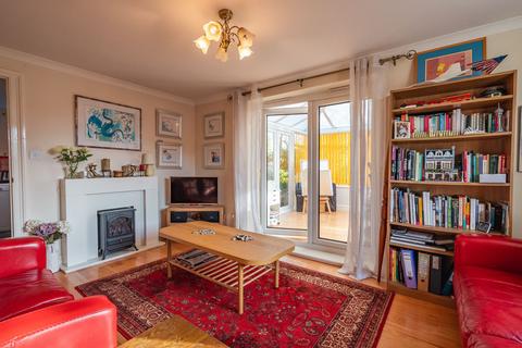 33a Godfreys Gardens, Bow, Crediton, EX17 6HT