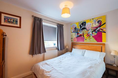 33a Godfreys Gardens, Bow, Crediton, EX17 6HT