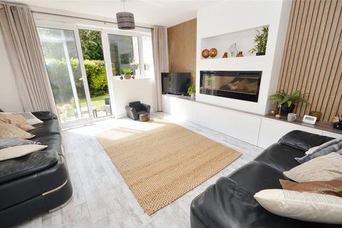 2 bedroom apartment for sale, Lawns Hall Close, Leeds, West Yorkshire