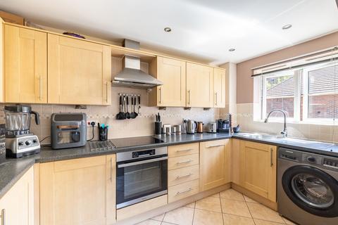 2 bedroom apartment for sale, Kingsfield Way, Redhill, RH1