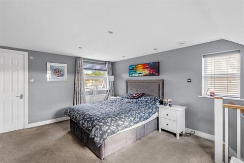 37 Brighton Road, Salfords, Redhill, RH1 5DA