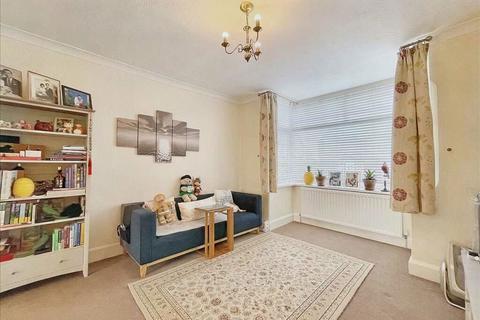 3 bedroom semi-detached house for sale, Bourne Avenue, Kirkby In Ashfield, Nottinghamshire, Nottinghamshire, NG17 7FD