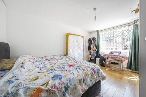 2 bedroom flat for sale, Valley Road, Streatham