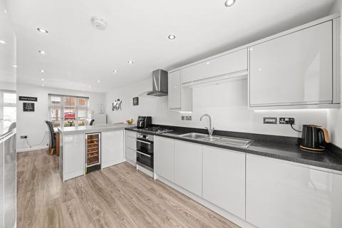 12 Hyde Way, Thorpe, Wakefield, WF3 3FG
