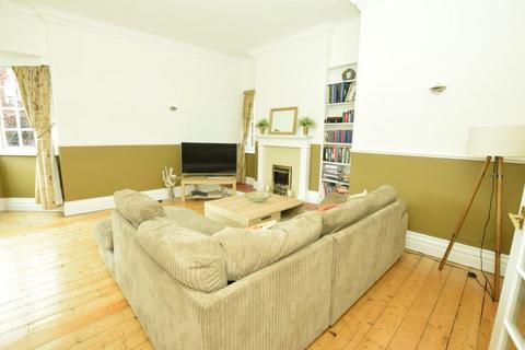 3 bedroom flat for sale, Esplanade Crescent, Scarborough YO11