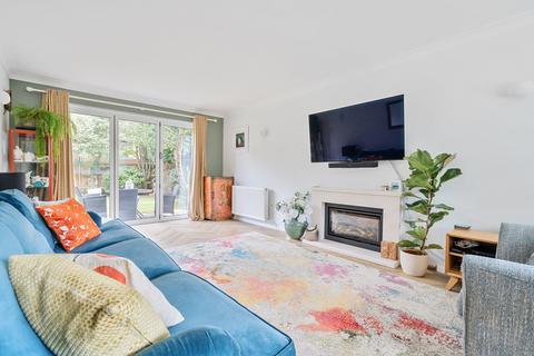 2 Dauntless Road, Burghfield Common, Reading, RG7 3NZ