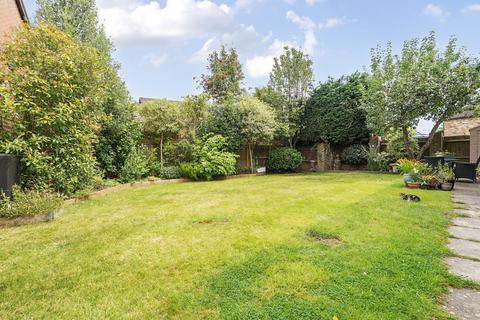 2 Dauntless Road, Burghfield Common, Reading, RG7 3NZ