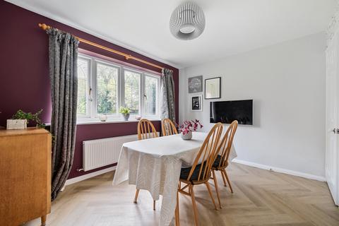 2 Dauntless Road, Burghfield Common, Reading, RG7 3NZ