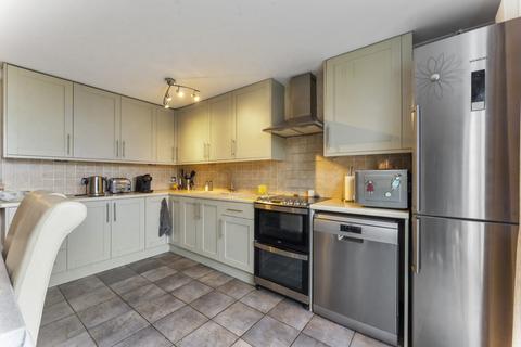 26 Radnor Close, Mitcham, CR4 1XU