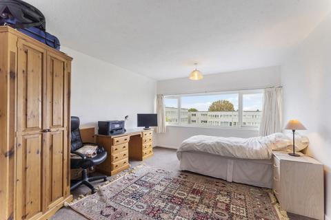 26 Radnor Close, Mitcham, CR4 1XU