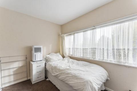 26 Radnor Close, Mitcham, CR4 1XU
