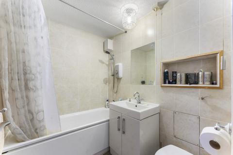 26 Radnor Close, Mitcham, CR4 1XU