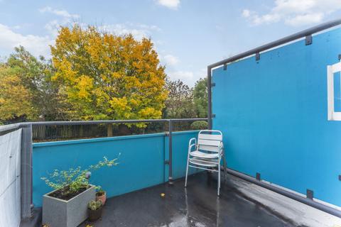 26 Radnor Close, Mitcham, CR4 1XU