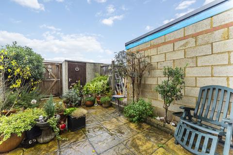 26 Radnor Close, Mitcham, CR4 1XU