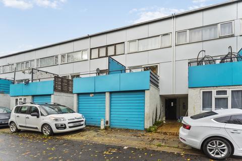26 Radnor Close, Mitcham, CR4 1XU