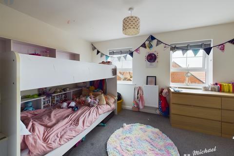 32 Armstrongs Fields, Broughton, Aylesbury, HP22 7BR