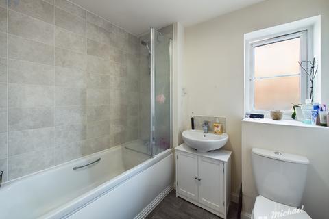 32 Armstrongs Fields, Broughton, Aylesbury, HP22 7BR