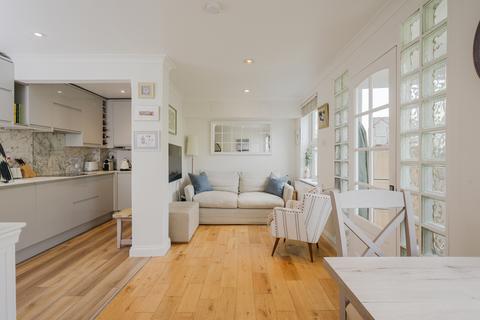 2 bedroom end of terrace house for sale, Russell Road, Wimbledon, London SW19