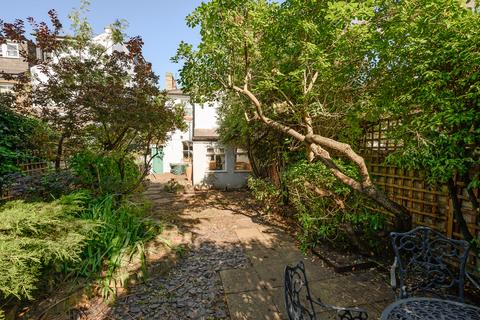 27 Gladstone Road, London, SW19 1QU