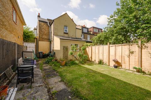 2 bedroom maisonette for sale, Cecil Road, London SW19