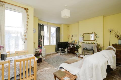 2 bedroom maisonette for sale, Cecil Road, London SW19