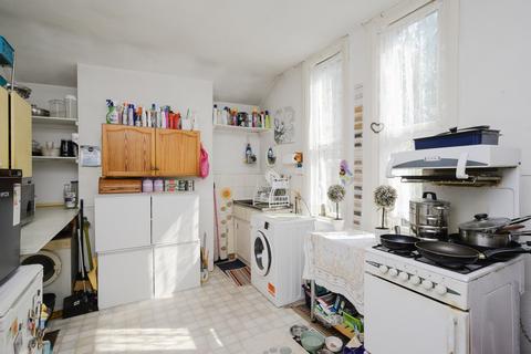 2 bedroom maisonette for sale, Cecil Road, London SW19