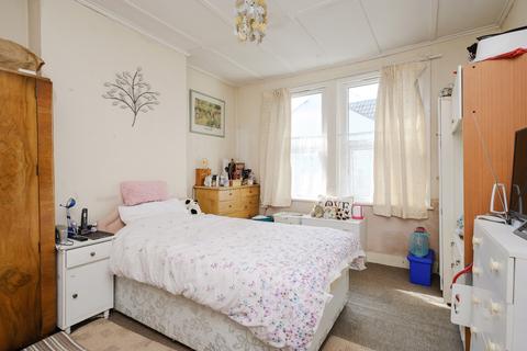 2 bedroom maisonette for sale, Cecil Road, London SW19