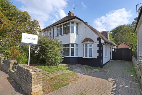 3 bedroom semi-detached house to rent, Brooklyn Avenue, Essex IG10