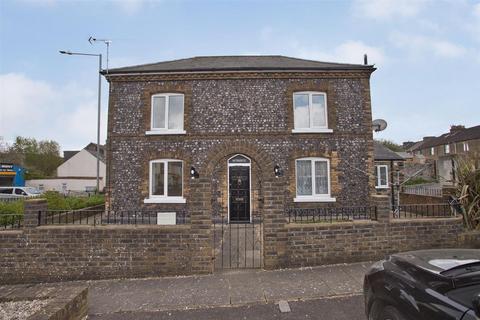 3 bedroom detached house to rent, London Road, Dover, CT17