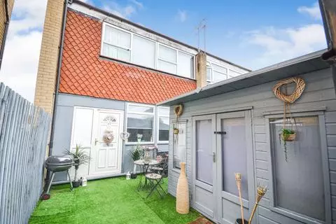 3 bedroom maisonette for sale, St. Johns Way, Corringham, Stanford-le-Hope, Essex, SS17 7LJ