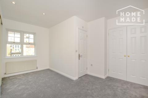 5 bedroom terraced house to rent, Rose Bates Drive, NW9