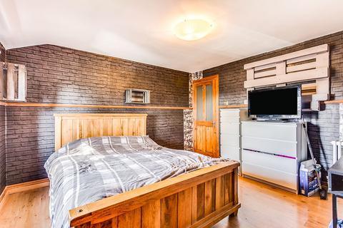 9 Manor Row, Low Moor, Bradford, BD12 0DA
