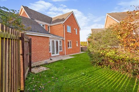 4 bedroom link detached house for sale, The Oaks, West Yorkshire LS10