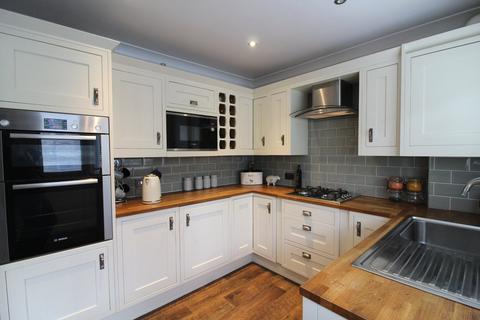 27 Barn Field Close, Colne, BB8 0QB