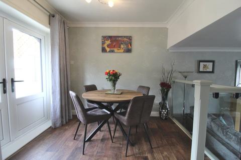 27 Barn Field Close, Colne, BB8 0QB