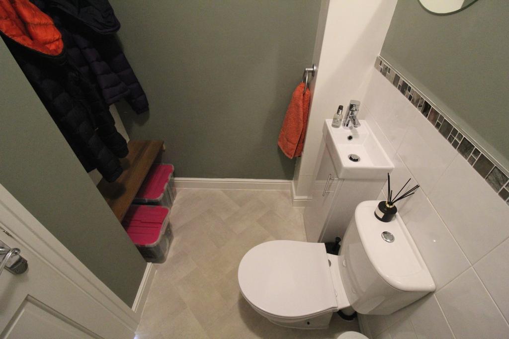 Cloakroom/Wc