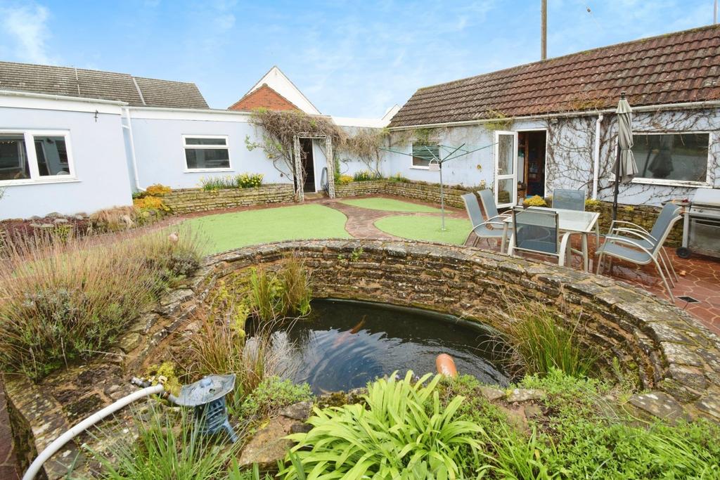 Brinklow Road, Coventry CV3 3 bed semidetached house for sale £350,000