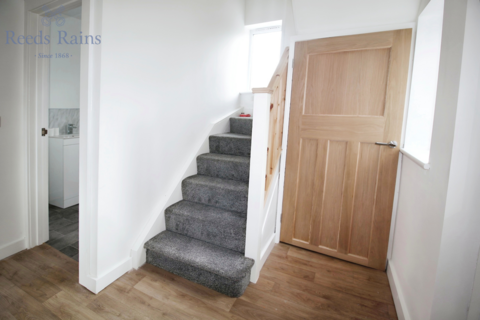 3 bedroom semi-detached house for sale, Halton Moor Avenue, West Yorkshire LS9