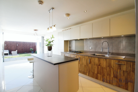 4 bedroom detached house for sale, Leicester Square, Leeds LS15