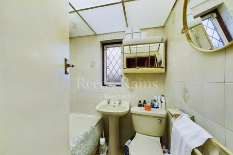 102 Heath Road, Crayford, Dartford, DA1 3NY
