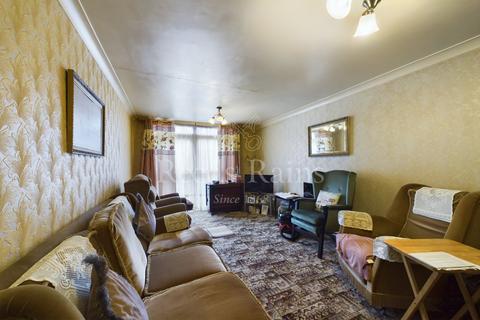 1 Stoneycroft Close, London, SE12 0SN