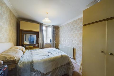 1 Stoneycroft Close, London, SE12 0SN