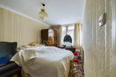 1 Stoneycroft Close, London, SE12 0SN