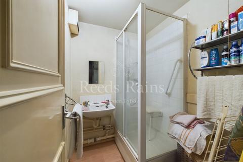 1 Stoneycroft Close, London, SE12 0SN