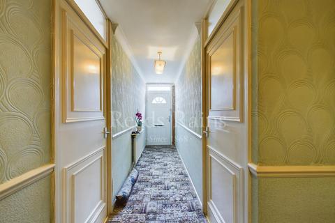 1 Stoneycroft Close, London, SE12 0SN