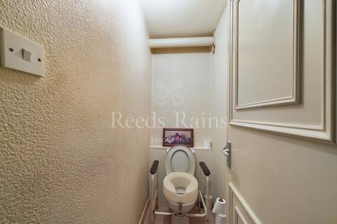 1 Stoneycroft Close, London, SE12 0SN