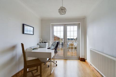 150 Coombfield Drive, Dartford, DA2 7LH