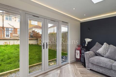 150 Coombfield Drive, Dartford, DA2 7LH