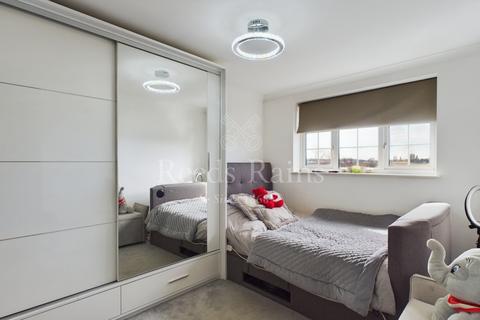 150 Coombfield Drive, Dartford, DA2 7LH