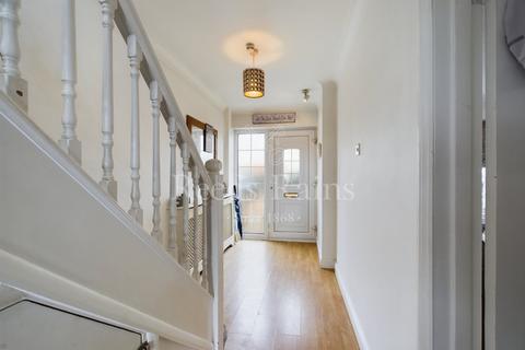 150 Coombfield Drive, Dartford, DA2 7LH